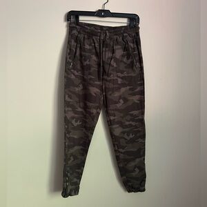 Athleta Camouflage Farallon Pants Size 4